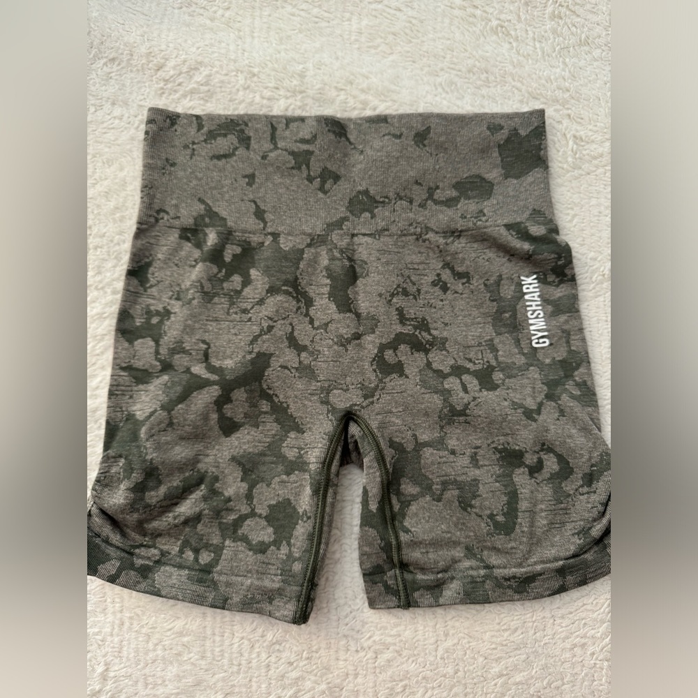 Gymshark camo adapt shorts size medium